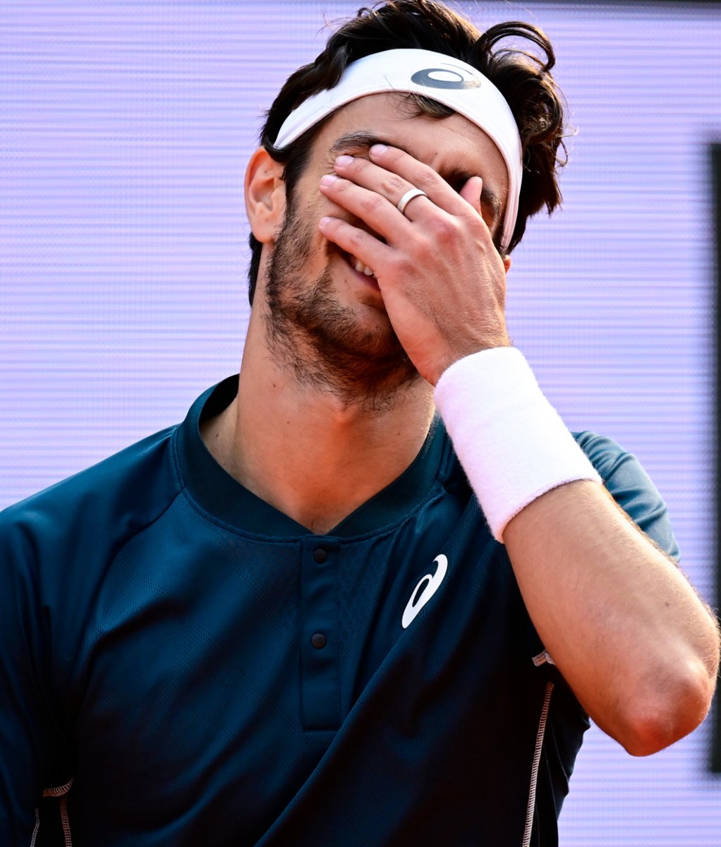 Il n'en croit pas ses yeux mais il l'a fait ! 🤩

En battant Frances Tiafoe, Lorenzo Musetti a validé son ticket pour les demi-finales de Roland-Garros, ses premières à Paris ! L'Italien affrontera Carlos Alcaraz ou Tommy Paul pour une place en finale. 🇮🇹

Dante Badano / Psnewz