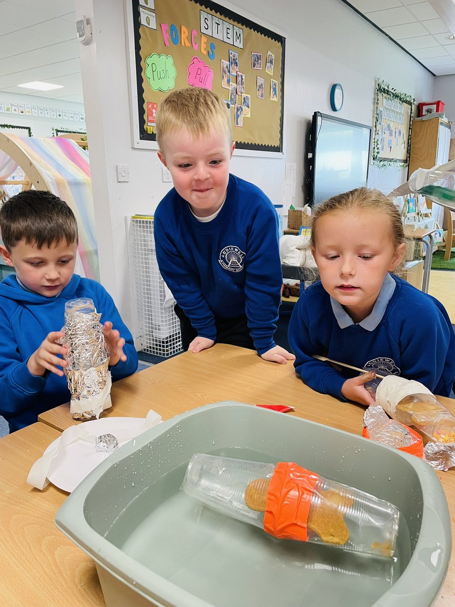 AddiewellPS's tweet image. Our STEM Through Stories after school club created some very successful boats to help the Gingerbread Man cross the river! Our engineering skills are definitely a safer bet than trusting a fox! @YoungSTEMLeader