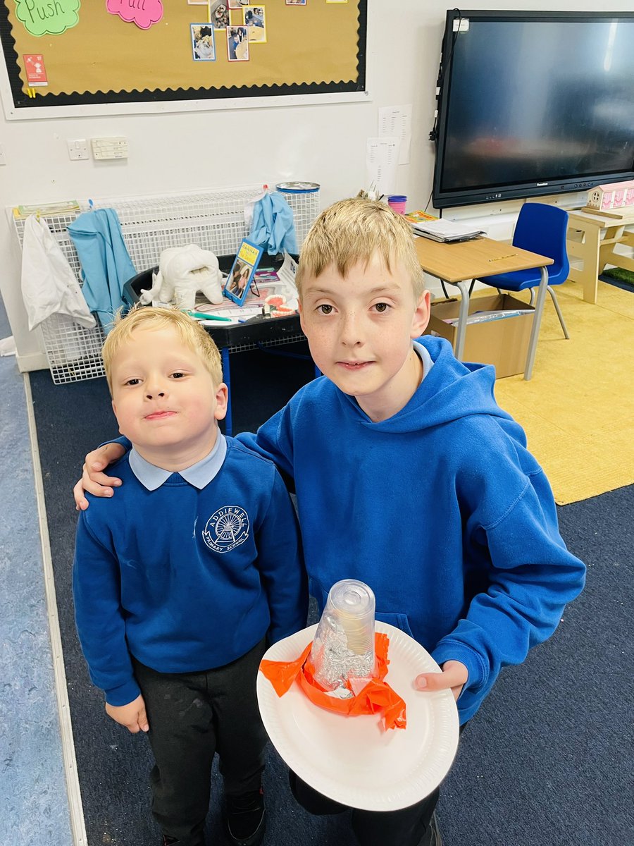 AddiewellPS's tweet image. Our STEM Through Stories after school club created some very successful boats to help the Gingerbread Man cross the river! Our engineering skills are definitely a safer bet than trusting a fox! @YoungSTEMLeader