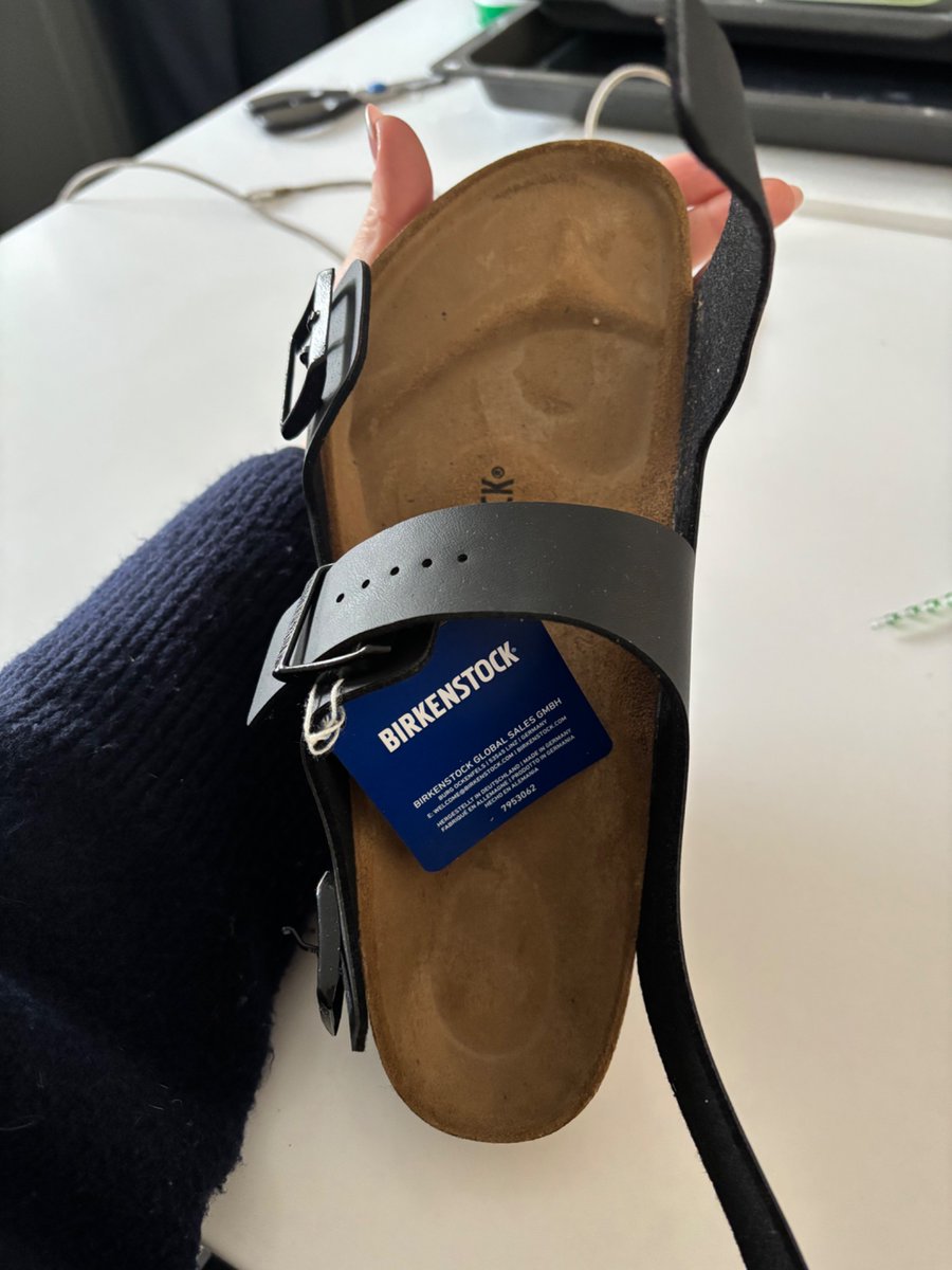imeliataylor's tweet photo. @schuhHELP I’m sat waiting on live chat for help - you’ve sent me shoes that have been worn - so gross https://t.co/YMfRCz8OTe