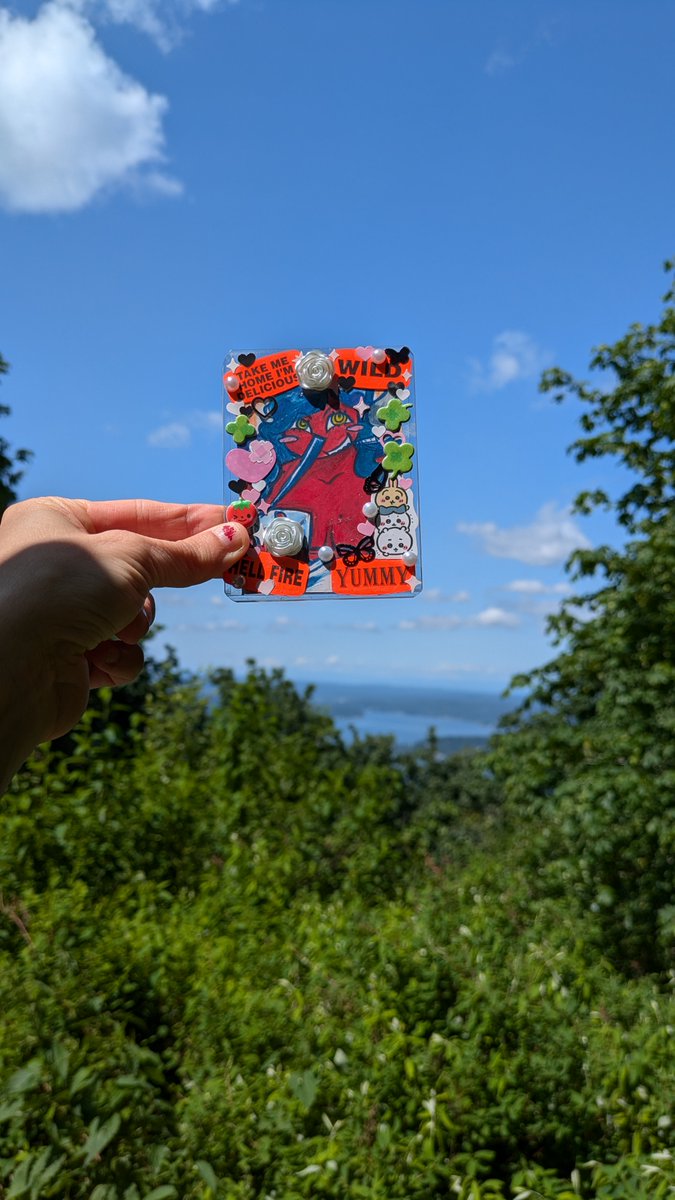 yugophobia's tweet image. Late posting but day 01 of pride month was soo good to me. Monster slug spotting, early 1900s mining discoveries, and hiking, ending in bbq and rhythm arcade with friends. ❤️