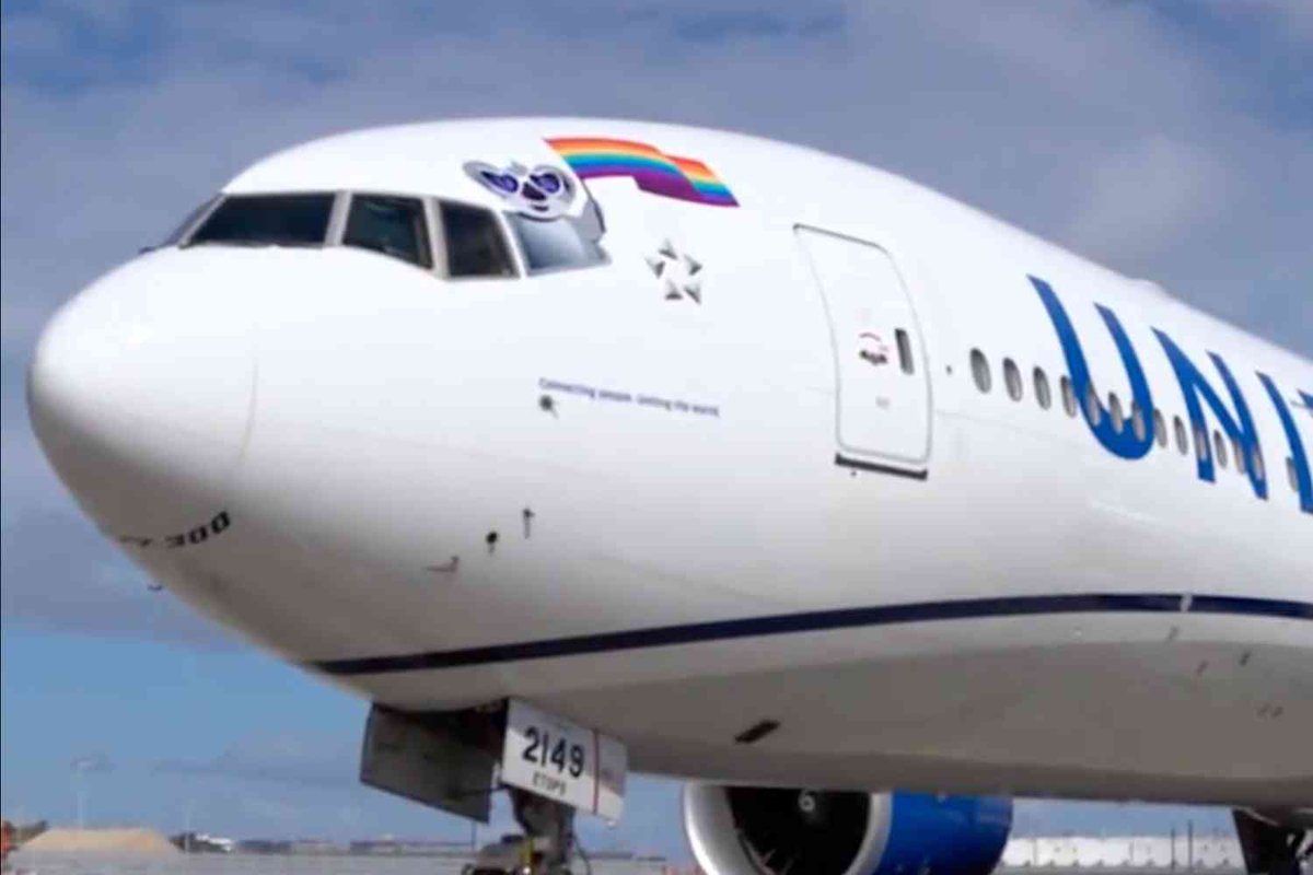 CgyGuy1978's tweet image. Umm. Triggered? Airlines suporting #PrideMonth is not a new thing. Air Canada supports many causes. You should just let it go and #FlyWithPride.