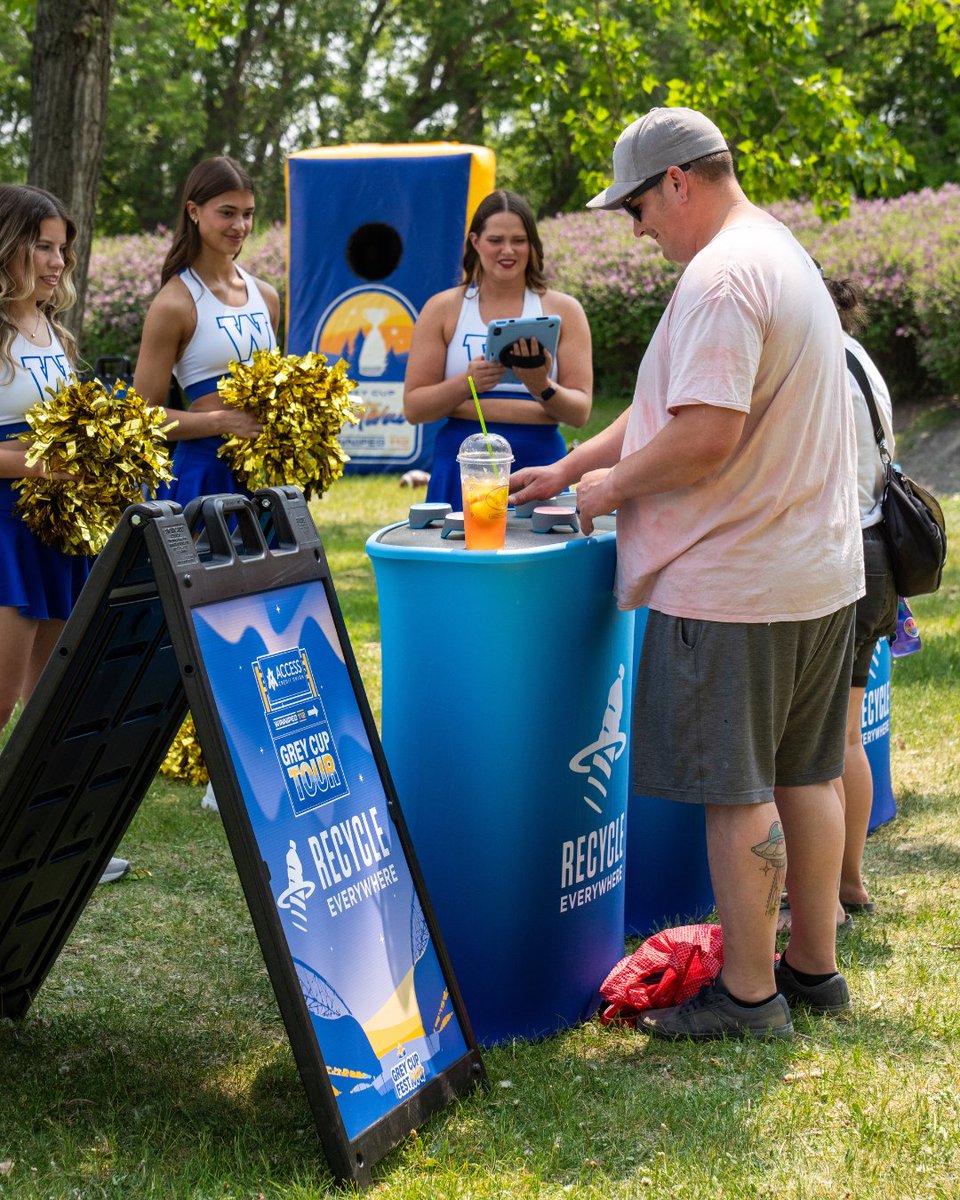 GreyCupFestival's tweet photo. Our sponsor activations got all the love at Pride Winnipeg! β€οΈ
Shoutout to @MacDon @RecycleMB @Wawanesa @AgGrowthIntl @accesscreditunion for showing up in a big way.
#AccessTour #PrideWinnipeg #AccessCreditUnion #GreyCup112 https://t.co/huSepXr0il