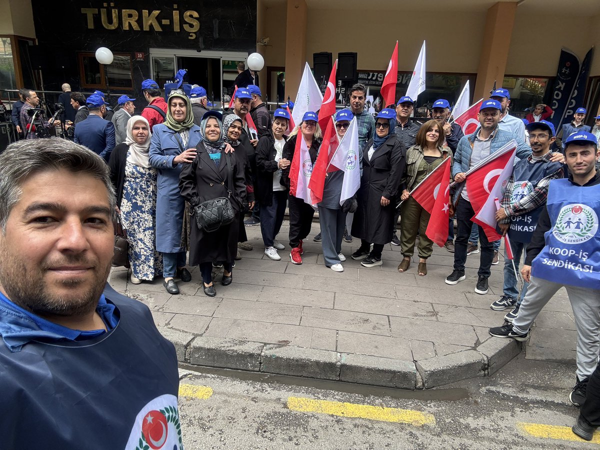 Mehmet GÜMÜŞTEKİN (@mehmetgmustekin) on Twitter photo Alo bizi gören varmı..!
Gün gelecek devran dönecek
#kamuişçileri de sizi görmemezlikten gelecek
#eflasyon
#işçi
#Kamuişçileri
#kçp
<a href="/turkiskonf/">TÜRK-İŞ</a>
<a href="/KoopisAnkara1/">TÜRK-KOOP-İŞ SENDİKASI Ankara 1 Nolu Şube</a>
<a href="/KOOPISSENDIKASI/">Koop-İş Sendikası</a>
<a href="/YCLYLDRM06/">Yücel Yıldırım</a>
<a href="/muratturkekul/">muratturkekul</a> Alo bizi gören varmı..!
Gün gelecek devran dönecek
#kamuişçileri de sizi görmemezlikten gelecek
#eflasyon
#işçi
#Kamuişçileri
#kçp
<a href="/turkiskonf/">TÜRK-İŞ</a>
<a href="/KoopisAnkara1/">TÜRK-KOOP-İŞ SENDİKASI Ankara 1 Nolu Şube</a>
<a href="/KOOPISSENDIKASI/">Koop-İş Sendikası</a>
<a href="/YCLYLDRM06/">Yücel Yıldırım</a>
<a href="/muratturkekul/">muratturkekul</a>