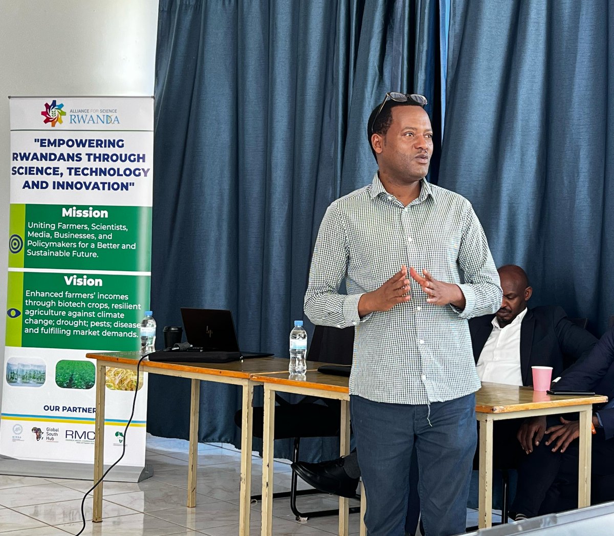 ShimoYvette's tweet image. Informative #OFAB workshop today! offered an in-depth exploration of how responsible biotechnology, especially #BiotechCrops can benefit farmers. 

It supports food security, fights hunger, boosting crop yields and resilience.  #TalkBiotechRw #Voices4AgriBiotech