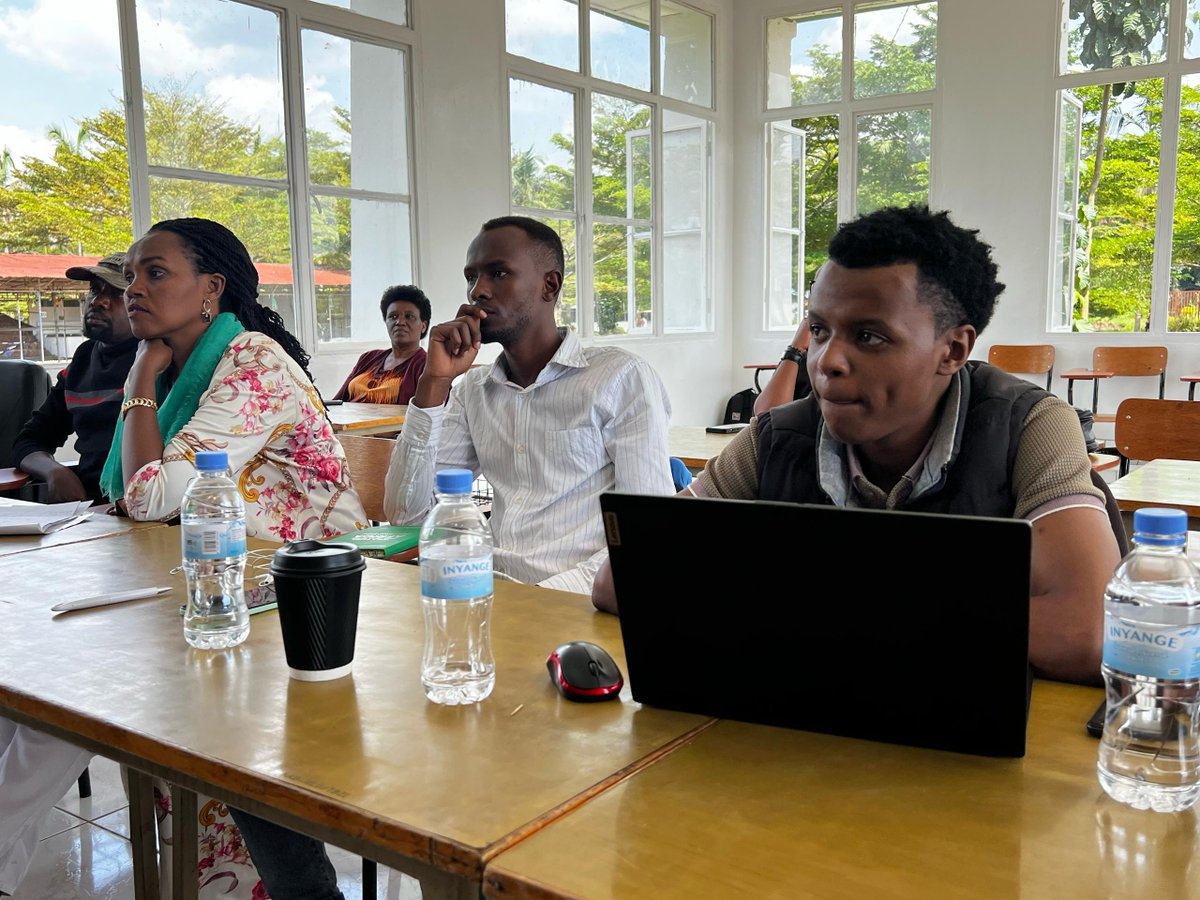 ShimoYvette's tweet image. Informative #OFAB workshop today! offered an in-depth exploration of how responsible biotechnology, especially #BiotechCrops can benefit farmers. 

It supports food security, fights hunger, boosting crop yields and resilience.  #TalkBiotechRw #Voices4AgriBiotech