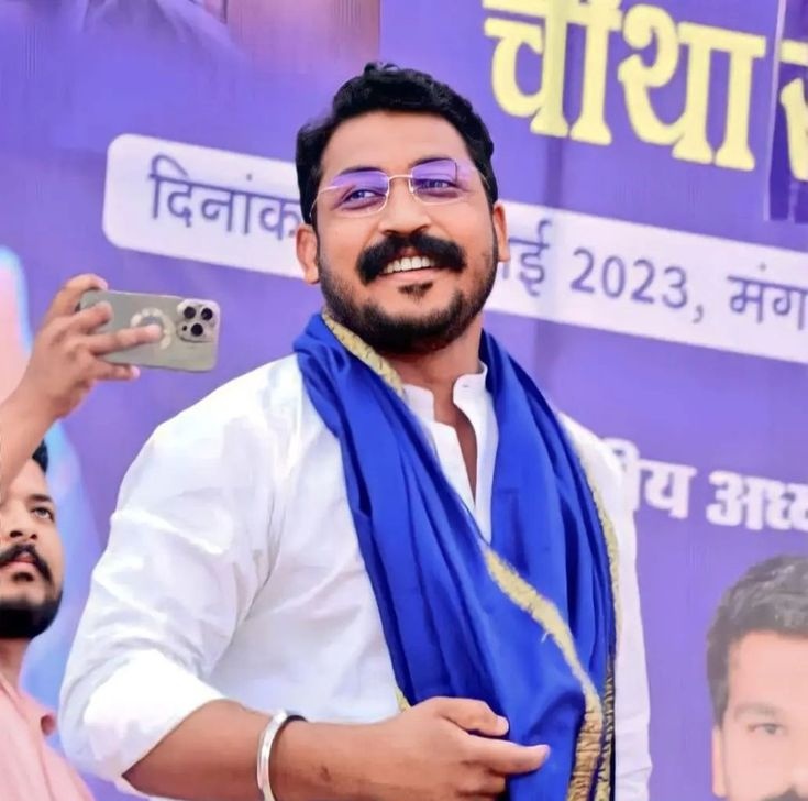 Ramesh Jalani MGL (@rameshjalanimgl) on Twitter photo हज़ारो मुसीबतों के बीच बहुत कम मुस्कुराते है लेकिन जब भी मुस्कुराते हैं लाखों में एक लगते हैं।
<a href="/BhimArmyChief/">Chandra Shekhar Aazad</a> ❤️🙏🏾 #आजाद हज़ारो मुसीबतों के बीच बहुत कम मुस्कुराते है लेकिन जब भी मुस्कुराते हैं लाखों में एक लगते हैं।
<a href="/BhimArmyChief/">Chandra Shekhar Aazad</a> ❤️🙏🏾 #आजाद