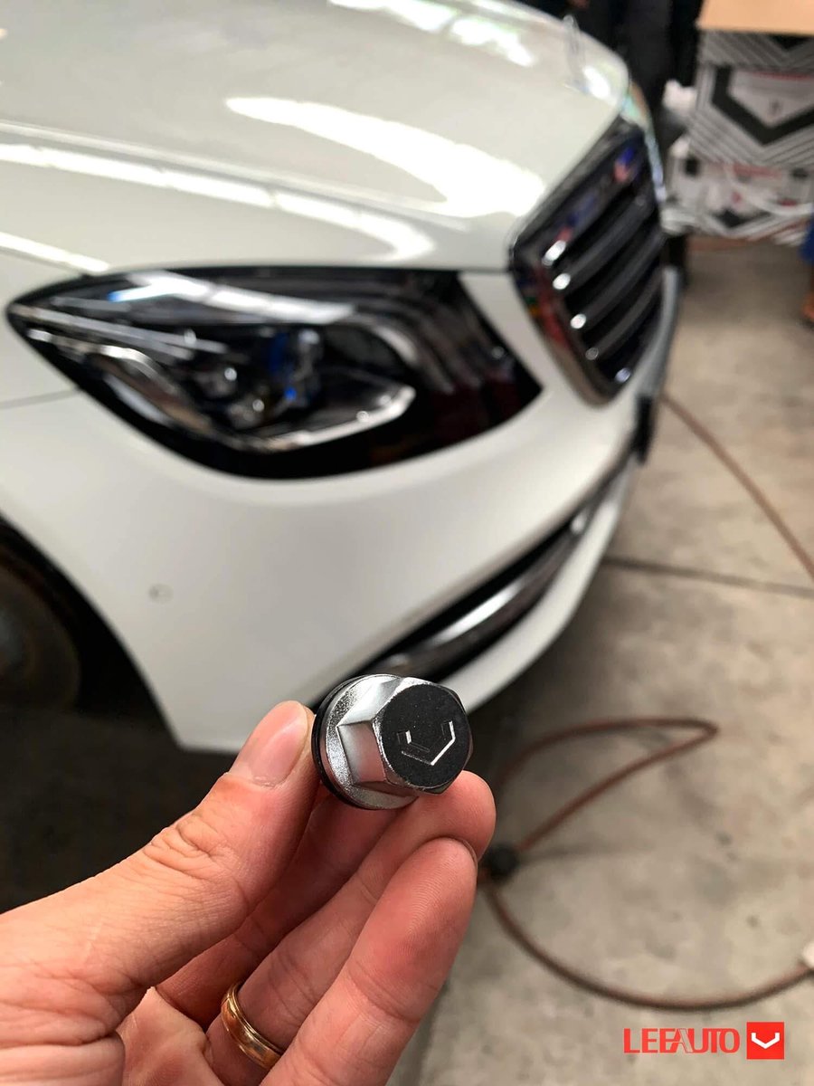 LeeAutoVN's tweet photo. Cùng LEEAUTO nâng cấp
🚅 Mercedes-Benz S450 sang trọng và đặc biệt hơn cùng với Vossen Wheels HF-4T Sliver Polished chính hãng
#teamvossen #HF4T #S450
#LEEAUTO #since2011 #mamdochinhhang https://t.co/NlCR5lE4ez
