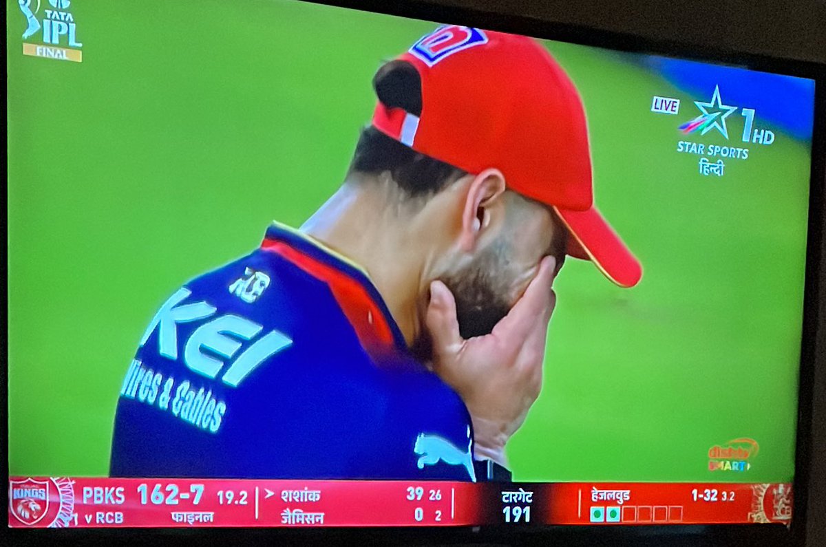 DM_calling's tweet photo. #RCB #EeSaalaCupNaamde #17years  finally #kohlilegacy https://t.co/Xsz89Ul3CH