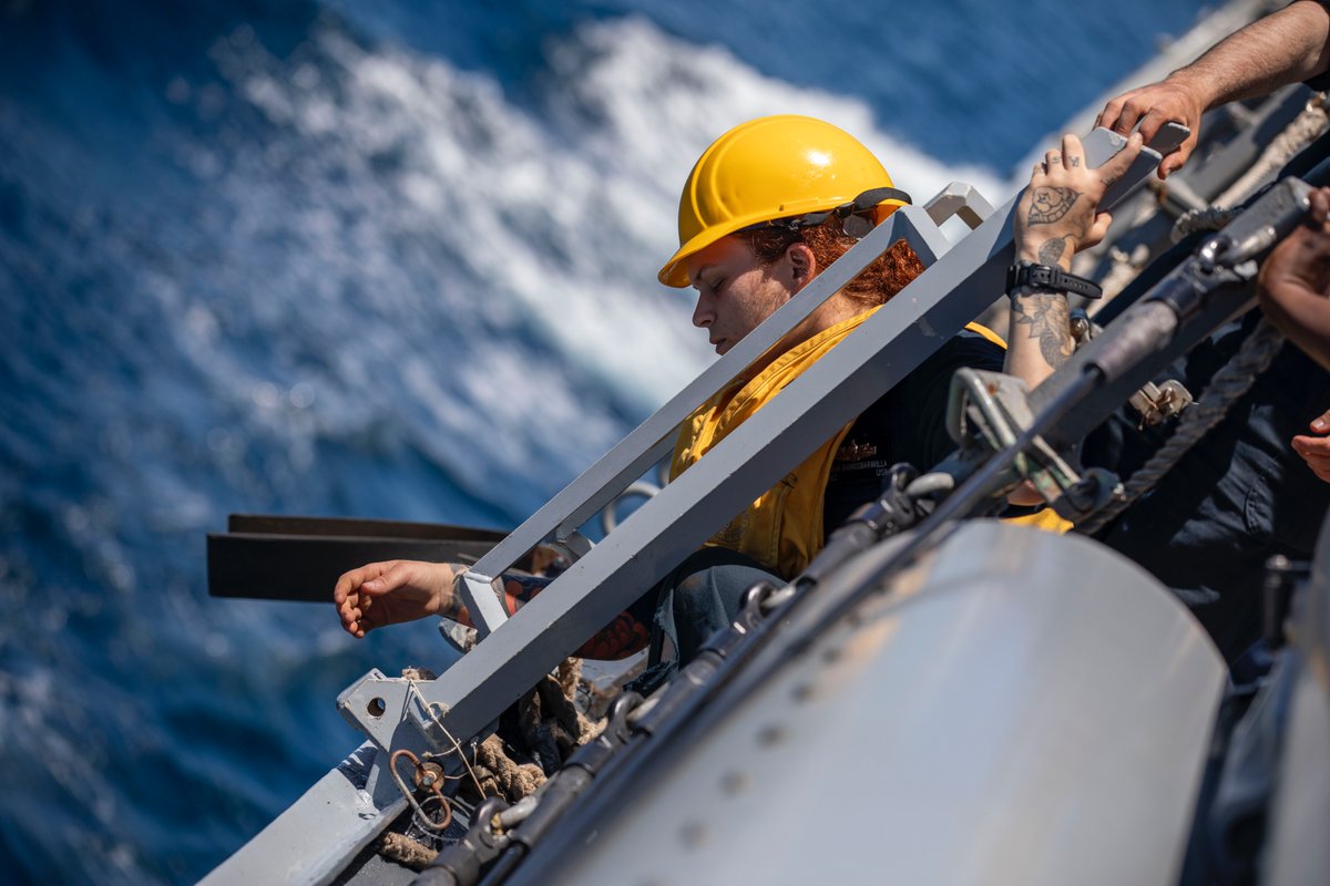 USPacificFleet's tweet image. 🚢 USS Preble (DDG 88) pulls into Palau 🇵🇼

Sailors assigned to Destroyer Squadron 15 prepare for arrival as the forward-deployed USS Preble visits Palau, May 29.

#USNavy #ForwardDeployed #US7thFleet #DDG88 #DESRON15 #PalauPortVisit #Partnerships #NavalPresence