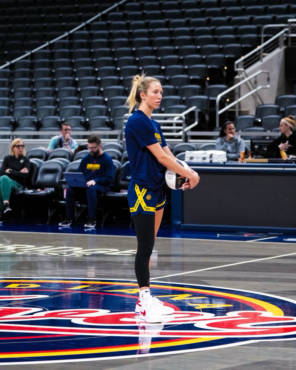 IndianaFever's tweet photo. finishing touches 🖌️ https://t.co/OIfokyBySi
