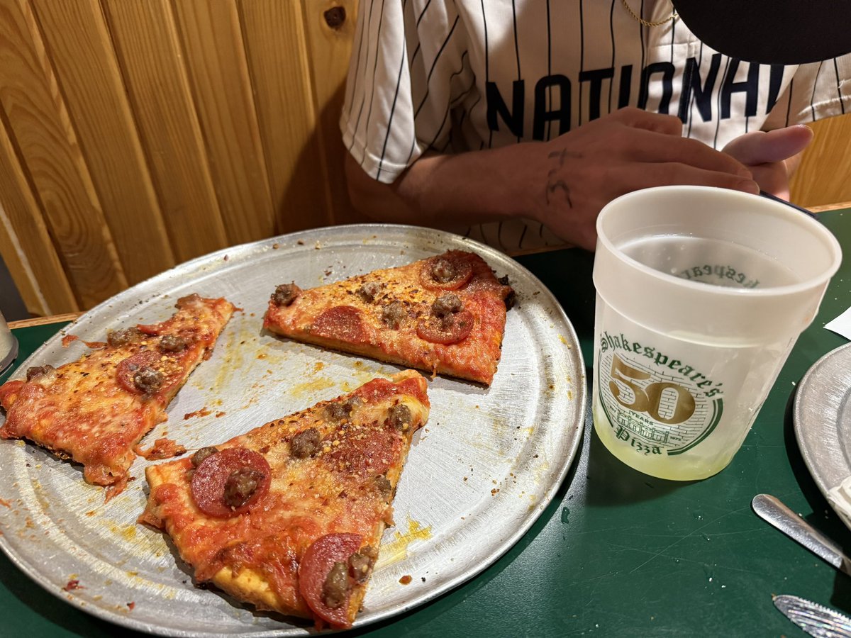 No day trip to #CoMo is complete without a stop at <a href="/ShakespearesPiz/">Shakespeare's </a> 

<a href="/KyleEisenbath28/">Kyle Eisenbath</a>