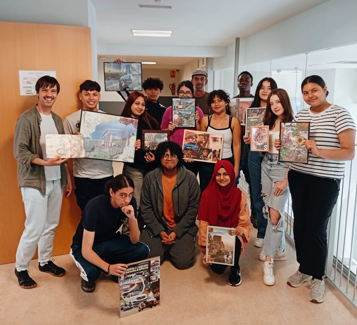 📸 Taller de collage amb l’artista multidisciplinari **Jaume Vilajoana** Una experiència creativa i d’introspecció que hem gaudit moltíssim! 🎨✨ #Collage #TallerCreatiu <a href="/cfacatalonia/">CFA Catalònia</a>