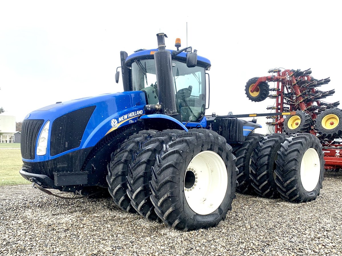 Brandt_AG's tweet image. Get in the summer groove with 2011 New Holland T9.670HD! Check it out this #TractorTuesday :
ow.ly/NVUU50W2Wez

#Tractor #NewHolland #UsedEquipment #BrandtAG