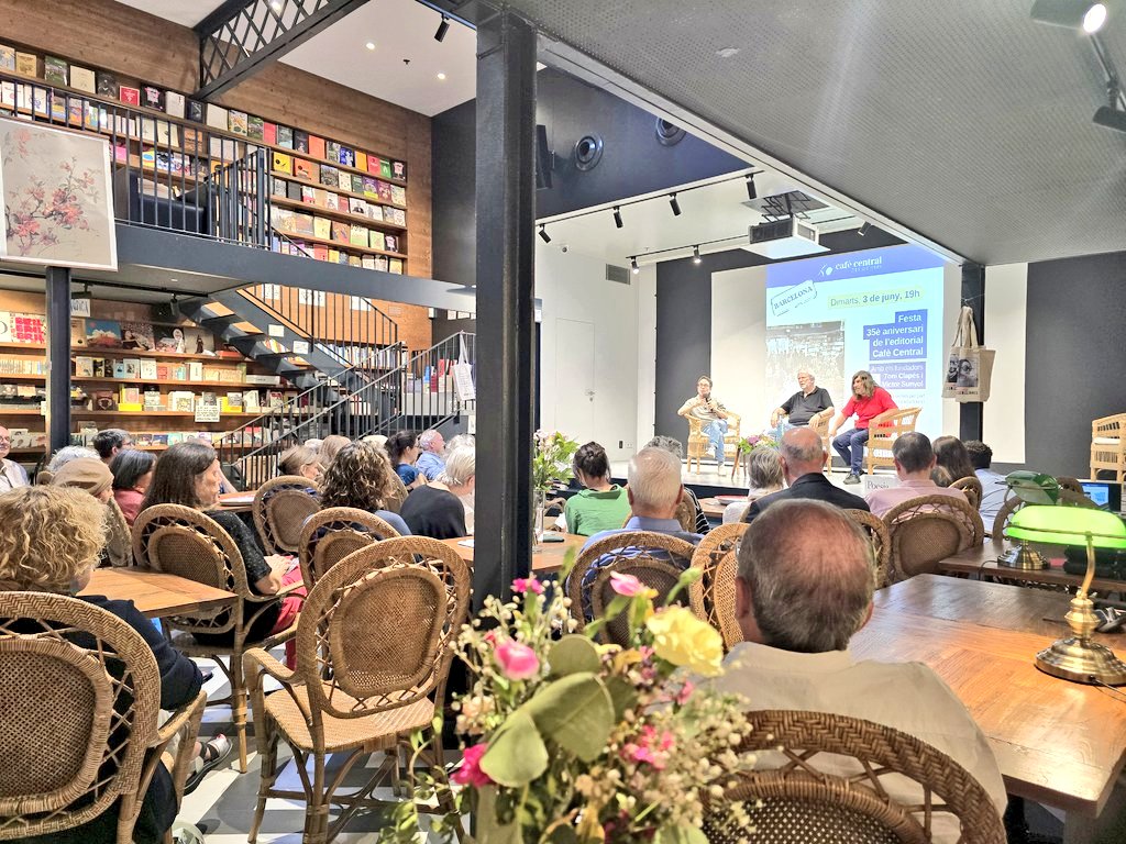 Carme Fenoll (@carmefenoll) on Twitter photo 🎂 Celebrant el 35è aniversari de <a href="/CafeCentralJS/">Cafè Central</a> a <a href="/OnaLlibres/">Ona Llibres</a>. En Xavier de la <a href="/Nollegiu/">Nollegiu</a>, aquí també al peu del canó, arribant a un gran elenc d'amants de la poesia: <a href="/escoffet/">eduard escoffet</a> <a href="/LauraBorras/">Laura Borràs 🎗</a> <a href="/destret/">dolors udina</a> <a href="/eplantada/">Esteve Plantada</a>... 🎂 Celebrant el 35è aniversari de <a href="/CafeCentralJS/">Cafè Central</a> a <a href="/OnaLlibres/">Ona Llibres</a>. En Xavier de la <a href="/Nollegiu/">Nollegiu</a>, aquí també al peu del canó, arribant a un gran elenc d'amants de la poesia: <a href="/escoffet/">eduard escoffet</a> <a href="/LauraBorras/">Laura Borràs 🎗</a> <a href="/destret/">dolors udina</a> <a href="/eplantada/">Esteve Plantada</a>...