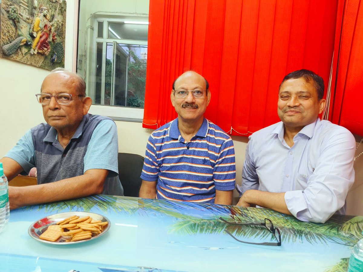 कौशाम्बी वेलफेयर एसोसिएशन की कार्यकारिणी की महत्वपूर्ण बैठक संपन्न हुई!*
 कौशाम्बी के सभी नालों की सफाई, गंगा वाटर पेयजल की अबाध्य आपूर्ति,जयपुरिया चौक से आनंद विहार की ओर जाने वाली सड़क पर उचित प्रकाश की व्यवस्था के लिए नगर आयुक्त को पत्र देने का निर्णय लिया।🇮🇳 <a href="/AMRUTCityGzb/">Ghaziabad Nagar Nigam</a>