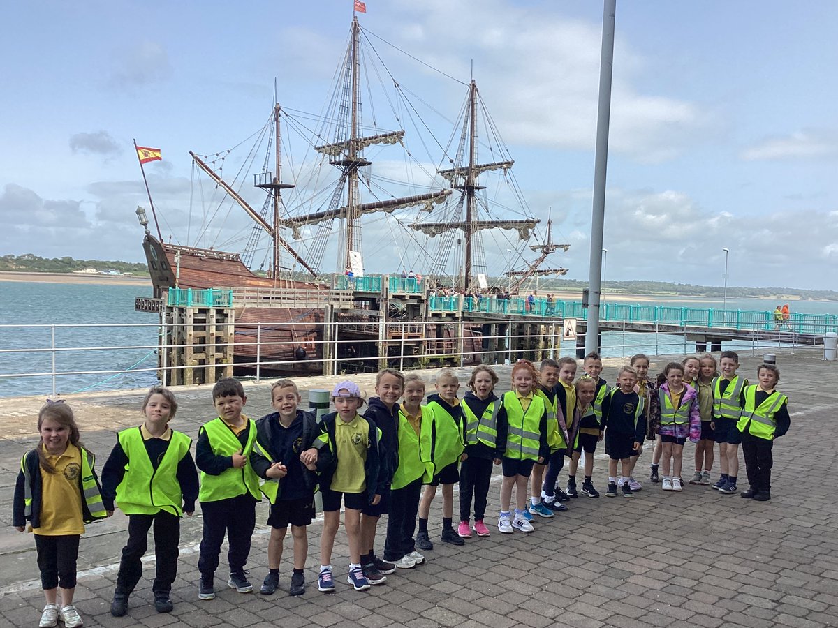 Bu dosbarthiadau yr Aran 1 a 2 yn ymweld â Sioe Sgleinio'r Lleuad ym Mangor, ac yna i weld y llong fawr y Galeón Andalucia yng Nghaernarfon. Year 1 and 2 visited Pontio to see a show called Sgleinio'r Lleuad, and then to see a ship called the  Galeón Andalucia in Caernarfon.