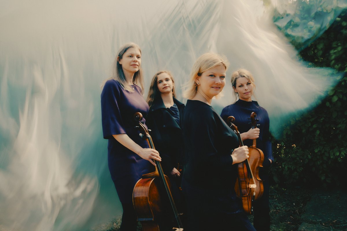 The Strad (@thestradmag) on Twitter photo The Chiaroscuro Quartet is celebrating 20 years! 🎉
Ahead of the release of its new Haydn recording, the quartet looks back on twenty years of daring contrasts and expressive clarity 🎻 trib.al/DSfwknf
<a href="/chiaroscuro4tet/">Chiaroscuro Quartet</a> 📷 Joss McKinley The Chiaroscuro Quartet is celebrating 20 years! 🎉
Ahead of the release of its new Haydn recording, the quartet looks back on twenty years of daring contrasts and expressive clarity 🎻 trib.al/DSfwknf
<a href="/chiaroscuro4tet/">Chiaroscuro Quartet</a> 📷 Joss McKinley