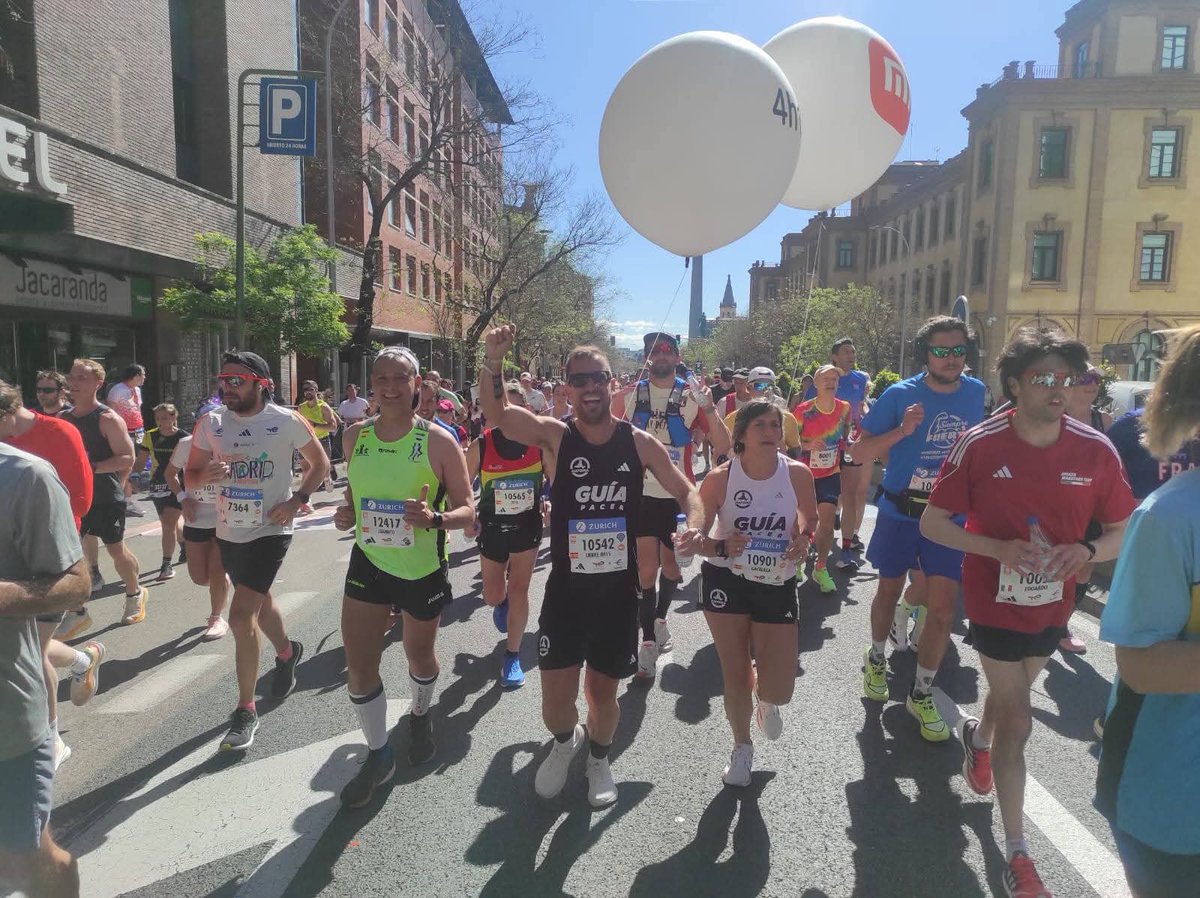 Maratón de Madrid, una de esas carreras que hay que ir por lo menos 1 vez en la vida.
Marca personal para Eladio Gil en maratón com 3h53', Alberto fue liebre en 4h15. En media participaron Juan Fco Santos , Juan Masa y Manuel Santos.
Enhorabuena!!