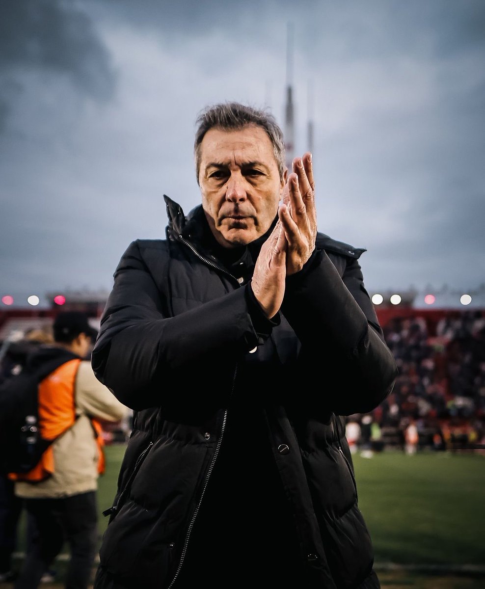 💔🥺 Qué brutal testimonio de Frank Kudelka, DT de Huracán, hablando sobre la derrota que sufrió en la FINAL, comparándose con un ALPINISTA y confesando que LLORÓ de la bronca, en ESPN:

“Hoy estoy más abatido que ayer. Ayer fue lunes, llegué con tristeza y mucho pensamiento. Hoy