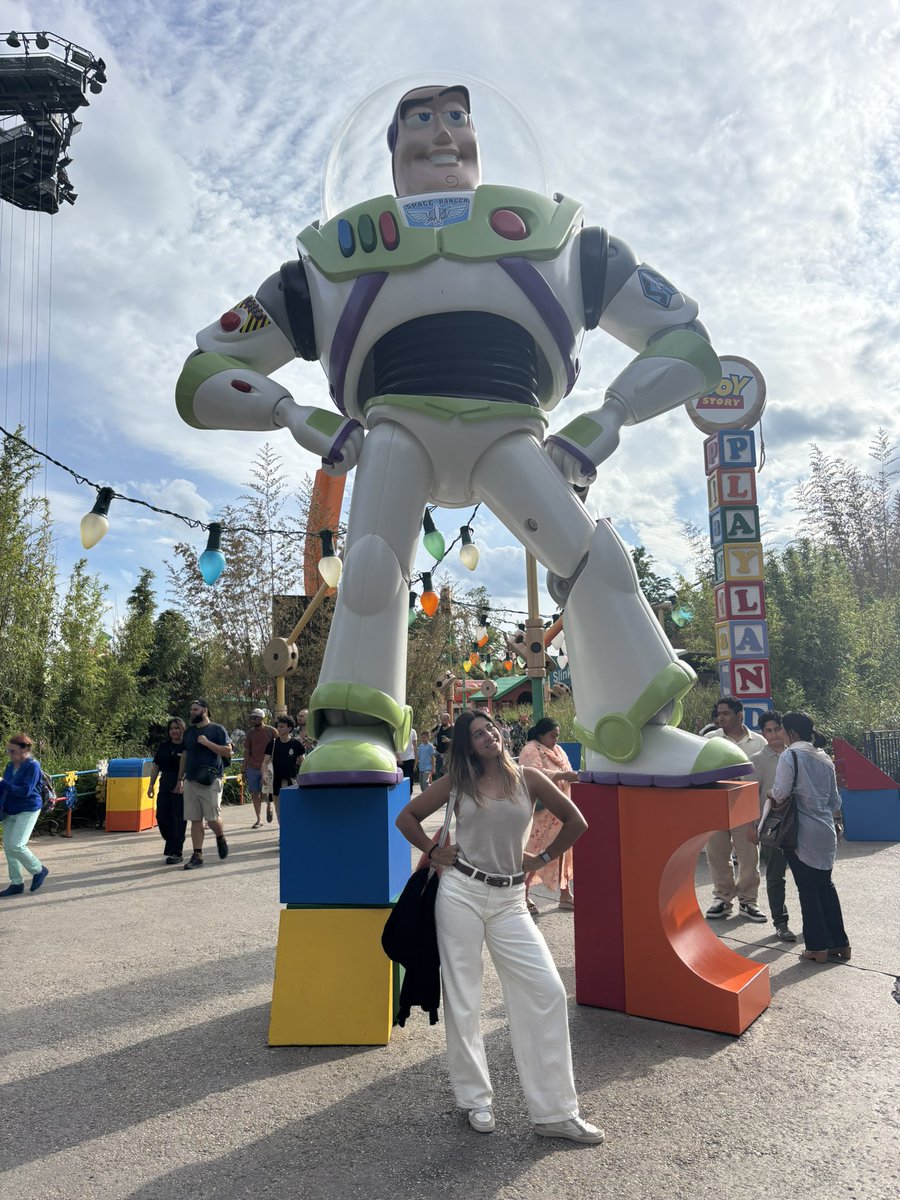 No podía ir a Disney y no sacarme esta foto… ⚡️😂