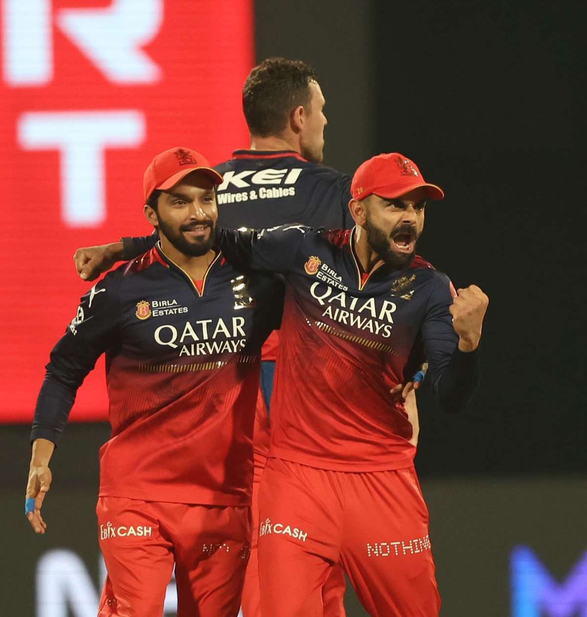 DrMohanYadav51's tweet image. #IPLFinal मैच में अभूतपूर्व जीत के साथ पहली बार विजेता बनने पर @RCBTweets टीम को हार्दिक बधाई एवं शुभकामनाएं। इंदौर के रजत पाटीदार के नेतृत्व में टीम को शीर्ष सफलता मिलना, हम सभी मध्यप्रदेश वासियों के लिए अत्यंत आनंद, उत्सव और गौरव का क्षण है।

क्रिकेट की नव प्रतिभाओं ने अति…