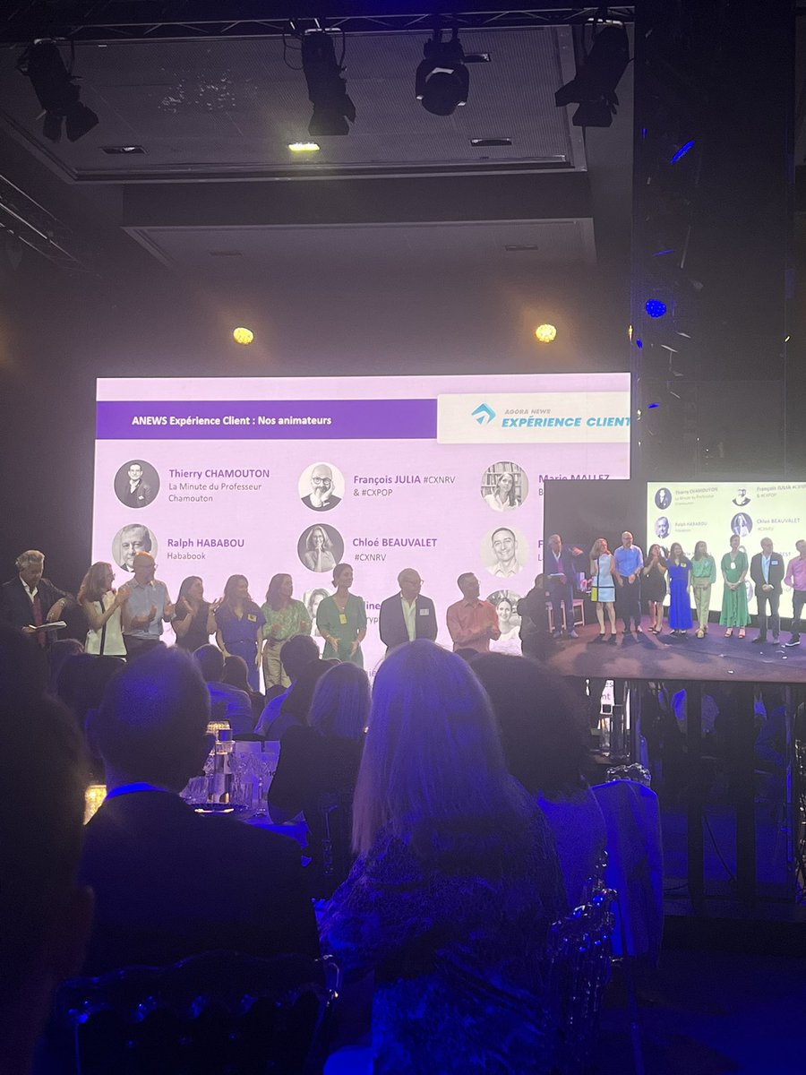 getmayday_app's tweet image. Toute l’équipe d’animateurs Anews sous le feu des projecteurs !

#GalaExperienceClient @Agora_Managers