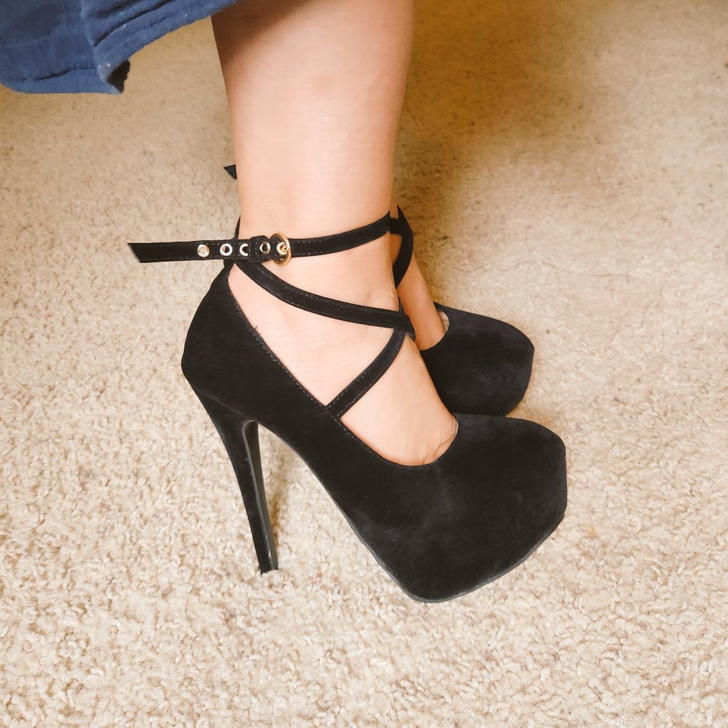 I'm absolutely loving my new heels! I haven't had a pair in years! I wobble wearing them but they make me so happy! 💜 Thank you so much Drakken!!