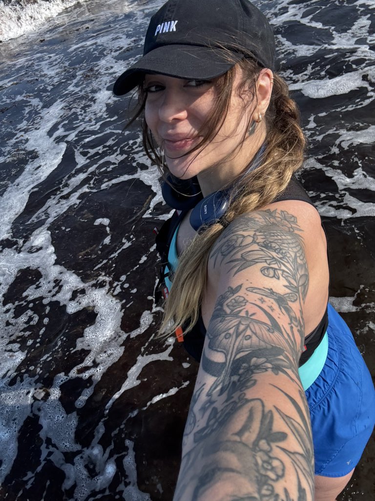 Foxyzilla tweet media