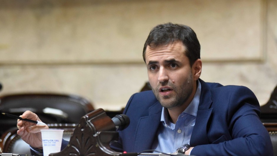 BairesParaTodos's tweet image. El diputado nacional Emiliano Estrada podría ser investigado en Comodoro Py por &quot;difusión de fake news&quot;
bairesparatodos.com.ar/el-diputado-na…
#ComodoroPy #DifusiónDeFakeNews #EmilianoEstrada