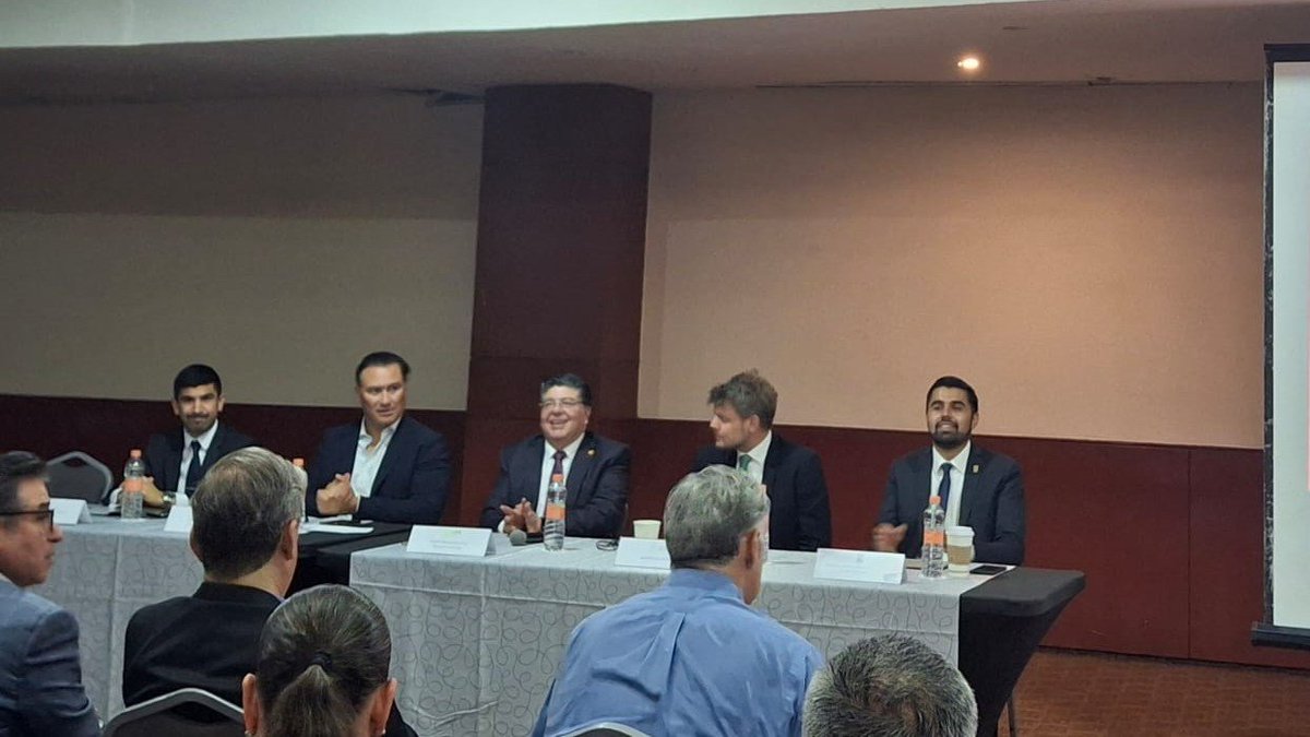 PymesConuee's tweet photo. Nos encontramos en el taller “#EficienciaEnergética en la industria”👷♀️👩💼👩🏫donde se busca sumar instalaciones Industriales🏭, Comerciales🏪y de Servicios🏨a la iniciativa #ANEE para mejorar el #DesempeñoEnergético de las #Empresas https://t.co/kJ0NUVQgR6