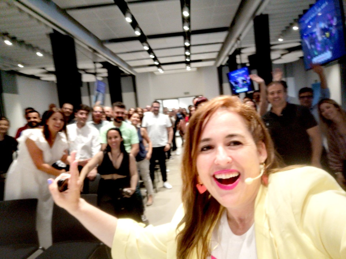 Hoy, en <a href="/SaintGobainES/">Saint-Gobain España</a> Barcelona celebrando el #CareerDay con una charla sobre La Fuerza del propósito en la empresa.
Gracias <a href="/eventeas/">eventeas</a> por hacerme parte de proyectos tan chulos!!
#Conferencias #speaker