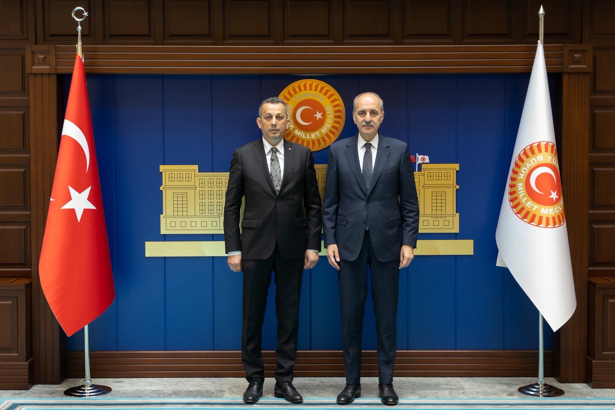 Milletimizin iradesini temsil eden Gazi Meclisimizin Başkanlığına yeniden seçilen Sayın Numan Kurtulmuş başkanımızı yürekten kutluyorum. 

Tecrübesi, dirayeti ve birleştirici duruşu ile hayırlı hizmetlere vesile olmaya devam edeceğine herkesin inancı tamdır.

Allah utandırmasın.