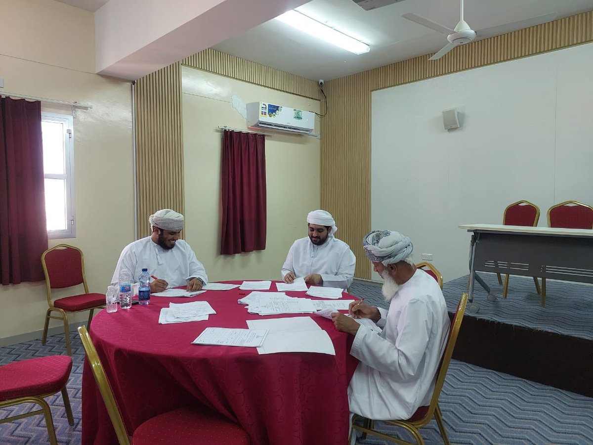 همم عالية وعمل بروح الفريق في تصحيح امتحانات المواد الدراسية النهائية للفصل الدراسي الثاني للصفوف (٥-١١)
بوركت الجهود الرائعة 🌹🇴🇲
#تعليمية_شمال_الشرقية