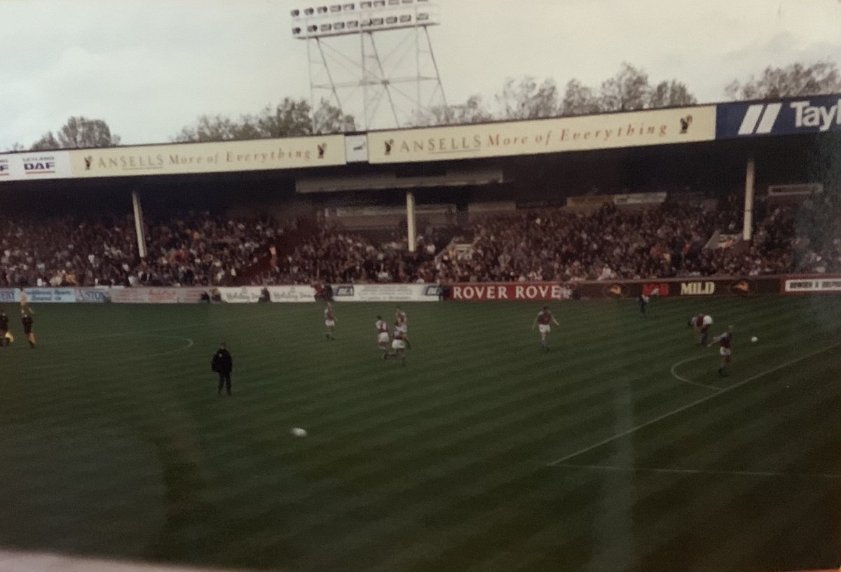 Vintage Villa 

Just going through some old photo albums. Found these beauts from 91

#AVFC #AstonVilla 🟣🔵