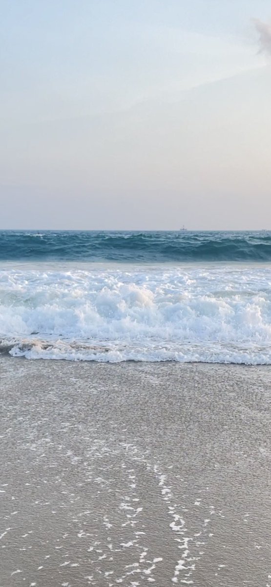 datshervy's tweet photo. Edisi #bengangbengong indah sambil meresapi semua yang ada dan nyusun ulang semuanya di kepala. 

Endless blue. No words, just waves.

🌴Rio By The Beach, Lampung https://t.co/88GCbqo5VX