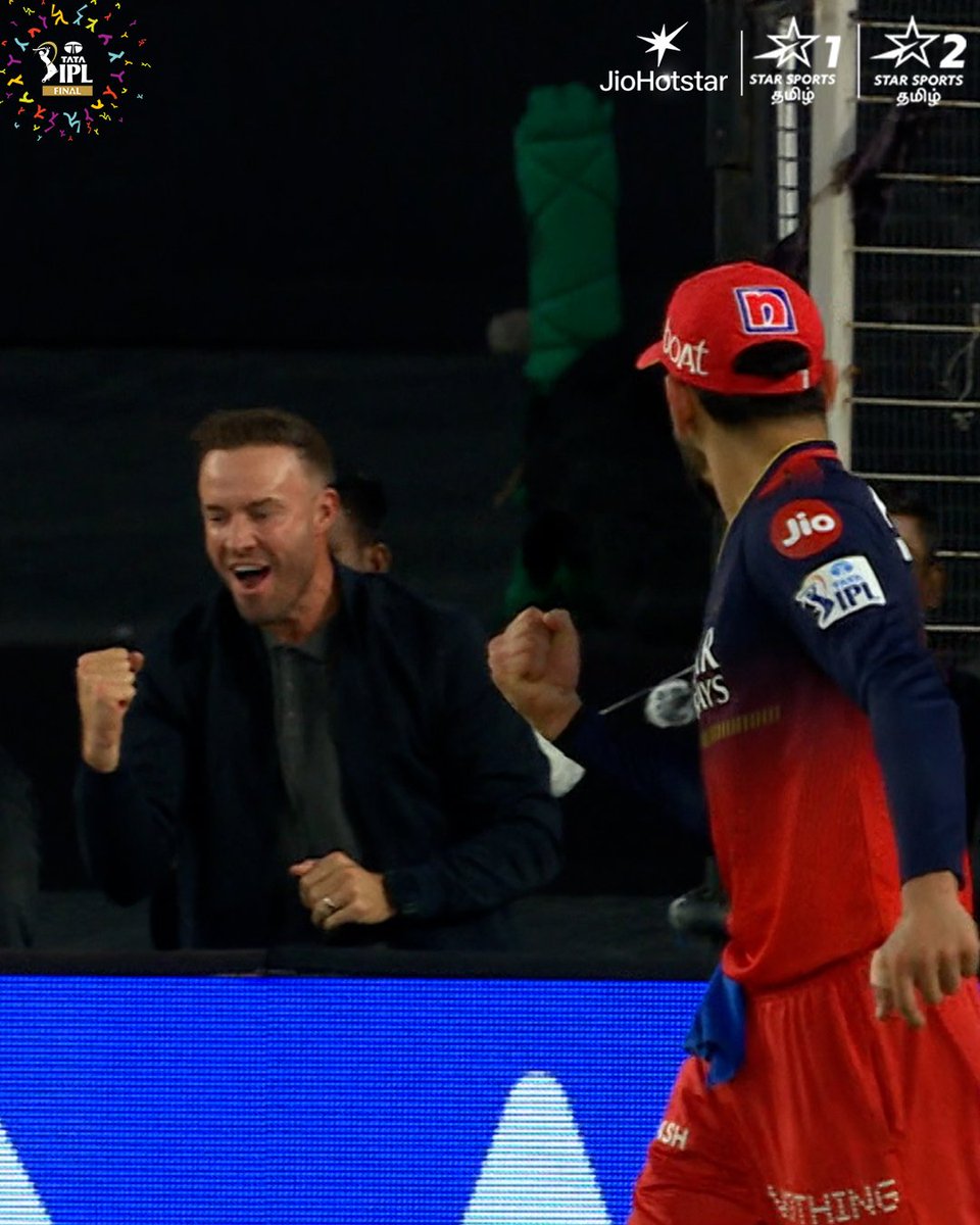 A_Basit0's tweet photo. This picture I'm going to frame.
Congratulations RCB
#RCBvsPBKS
Not a single rcbian paas without liking this tweet 💖 🙌 
Bhuvi , Yash Dayal, ABD 
#RCBvsPBKS #RCBvPBKS 
#IPLFinal #ViratKohli𓃵 https://t.co/u8yIj2ynub