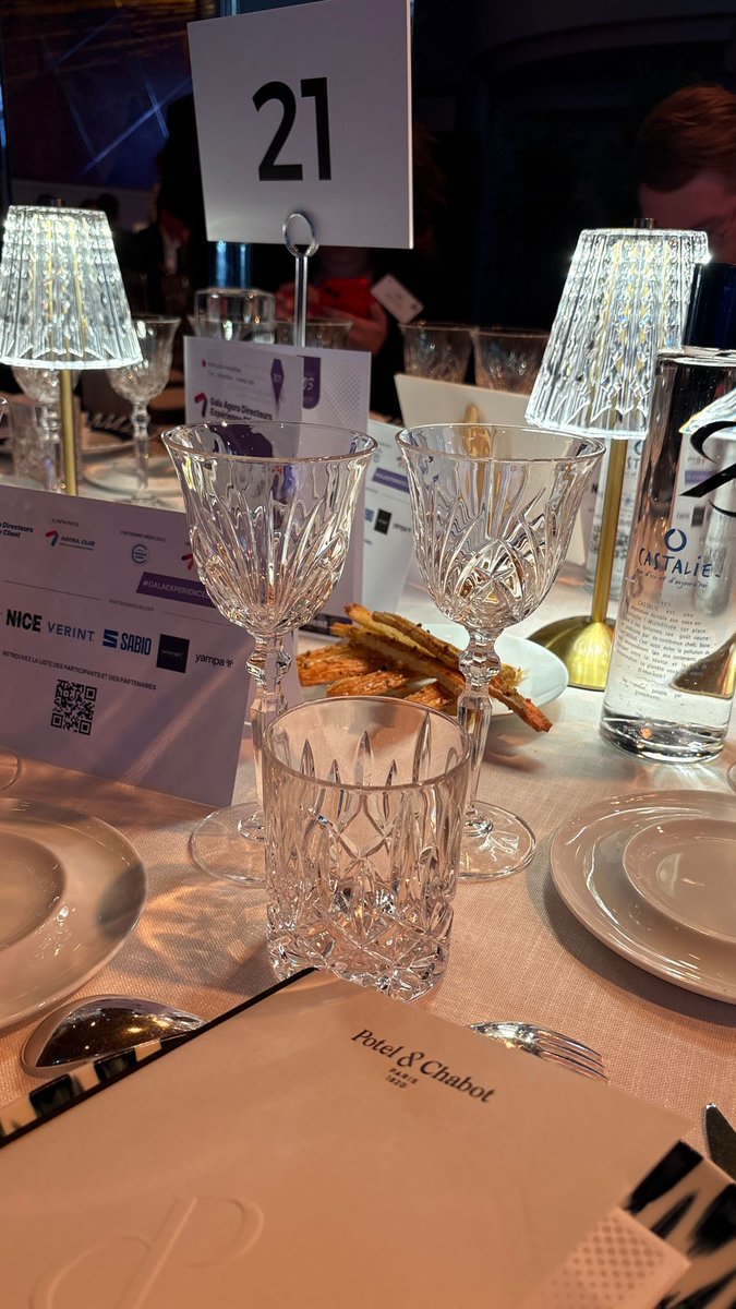 SmartTribune's tweet image. 🥂 Table 21, raffinement activé.

Ce soir, on trinque à ceux qui rendent chaque interaction plus fluide, plus claire, plus humaine.
#GalaExperienceClient @Agora_Managers