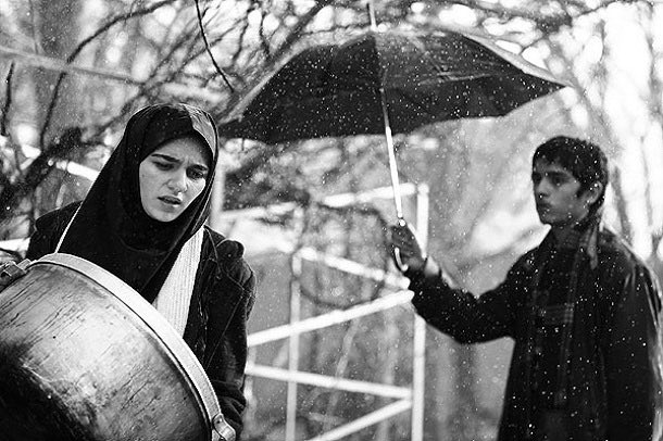 ببینید خانم شیرین، من قبل از شما خیلی
راحت تر بودم. میرفتم تو کوچه فوتبال بازی میکردم.
عصرا تلویزیون میدیدم.
درسمو میخوندم، حالا درسمم نمیخوندم ولی...!
یکاری میکردم نمره‌شو میگرفتم.
خانم شیرین شما کی بودید اومدید مایه بدبختی ما شدید؟! :)