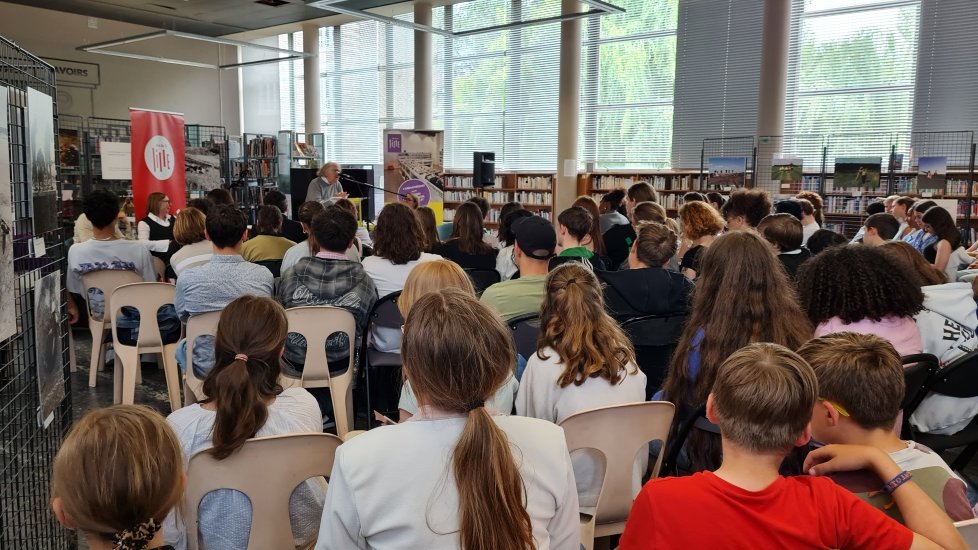 MORELL SAMPOL C (@c_morell) on Twitter photo Un moment très émouvant cet après-midi, à <a href="/lillefrance/">Ville de Lille</a> à la #mediathequejeanlevy ,lors de la remise du prix #PierreDhainaut ,marquée par la rencontre entre ce grand poète, né à Lille, et une centaine d'écoliers, collégiens et lycéens initiés par son oeuvre à "l'art du souffle". Un moment très émouvant cet après-midi, à <a href="/lillefrance/">Ville de Lille</a> à la #mediathequejeanlevy ,lors de la remise du prix #PierreDhainaut ,marquée par la rencontre entre ce grand poète, né à Lille, et une centaine d'écoliers, collégiens et lycéens initiés par son oeuvre à "l'art du souffle".