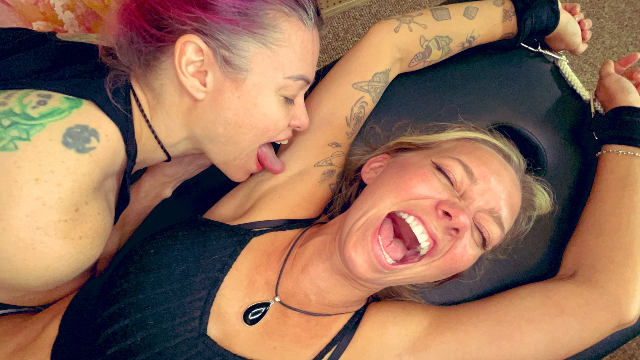 4 pic. I licked her a lot today! @missmjbabii great shoot per usual with YOU! https://t.co/9IHWQBIzl2