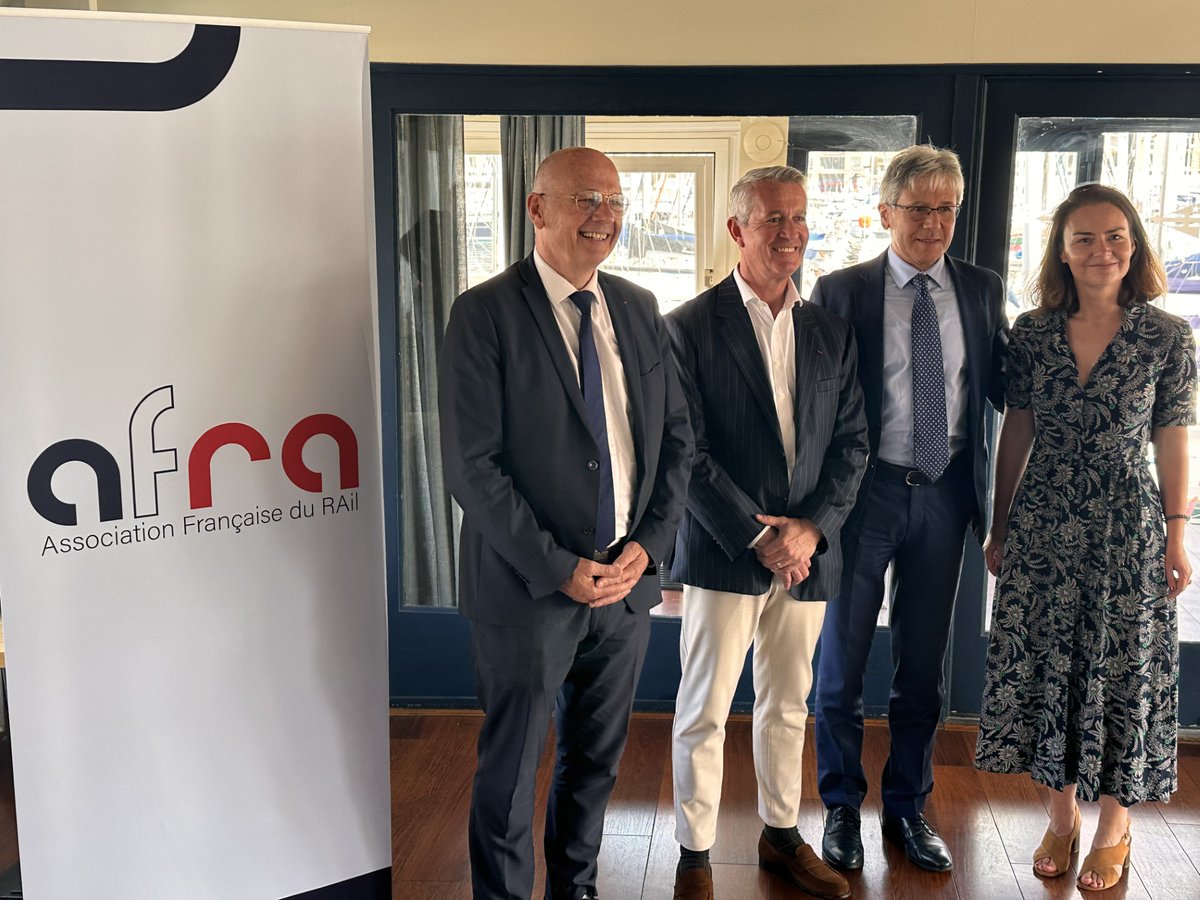 🚉 [Ouverture à la concurrence] #transport #ferroviaire
☕🥐 <a href="/NMobilites/">News Tank Mobilités</a> était présent à #Marseille au rdv presse de l'<a href="/AfraRail/">AFRA</a> sur l'ouverture à la concurrence dans le transport ferroviaire de voyageurs grandes lignes et TERs
▶️ mobilites.newstank.fr/home
<a href="/Transdev/">Transdev Group</a>  <a href="/Trenitaliano/">Trenitalia</a>