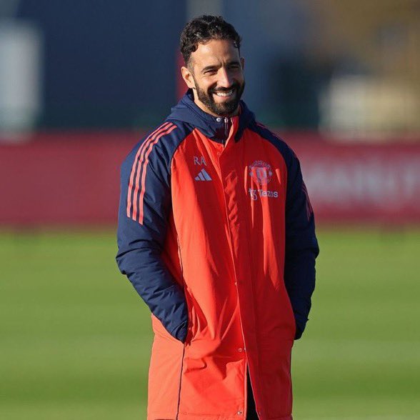 ما نوع المهاجم الذي يحتاجه مانشستر يونايتد تحت قيادة روبن أموريم ؟ 🧐

ثريد بسيط 👇🏻