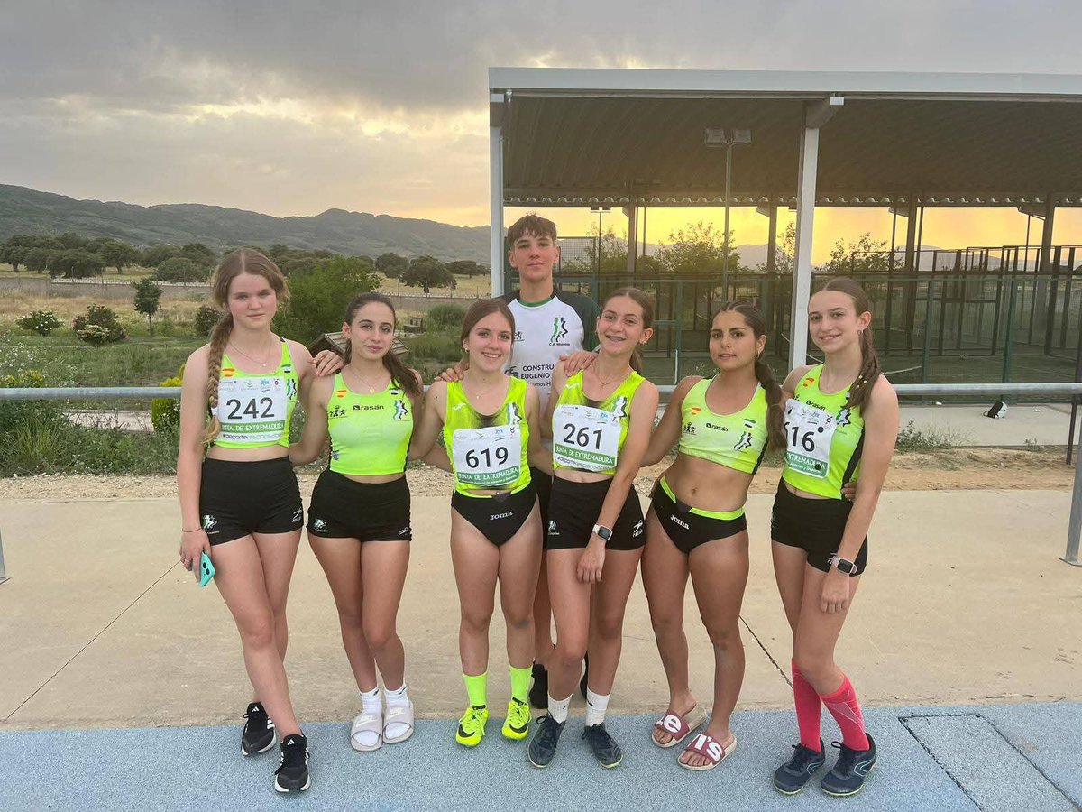 CAMiajadas's tweet photo. Campeonato de Extremadura judex sub 16 y sub 18, en Herrera del Duque 
- Daniel 2° en jabalina y 2000 obstáculos 
- relevo sub16 femenino  2°
- Cayetana 3 en 1500 obstáculos 
- Guadalupe 6° en 100m y 5 en longitud 
- Jimena 7° en longitud
- Valeria 10° en 600m y 22 en longitud https://t.co/RNcDUB3rzZ