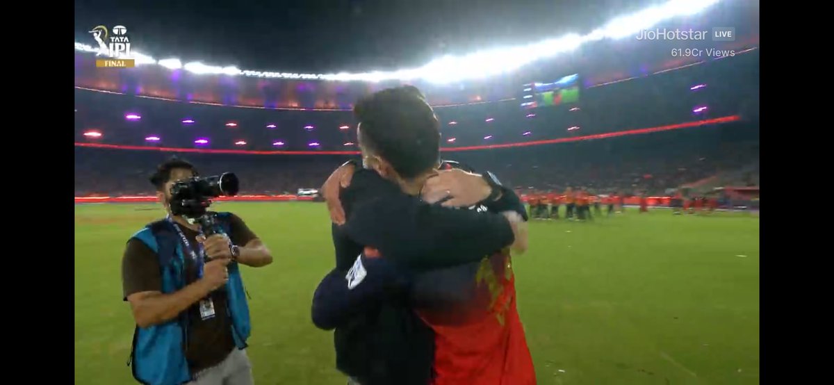 ca_jinendra's tweet photo. RCB is not just a team its an emotion. Finally for jersey number 18 in the 18th season ee sala cup namdu🏆🥹🥹

#KingKohli Mr. 360 Universe Boss

 #RCBvsPBKS https://t.co/coFXESqIS7