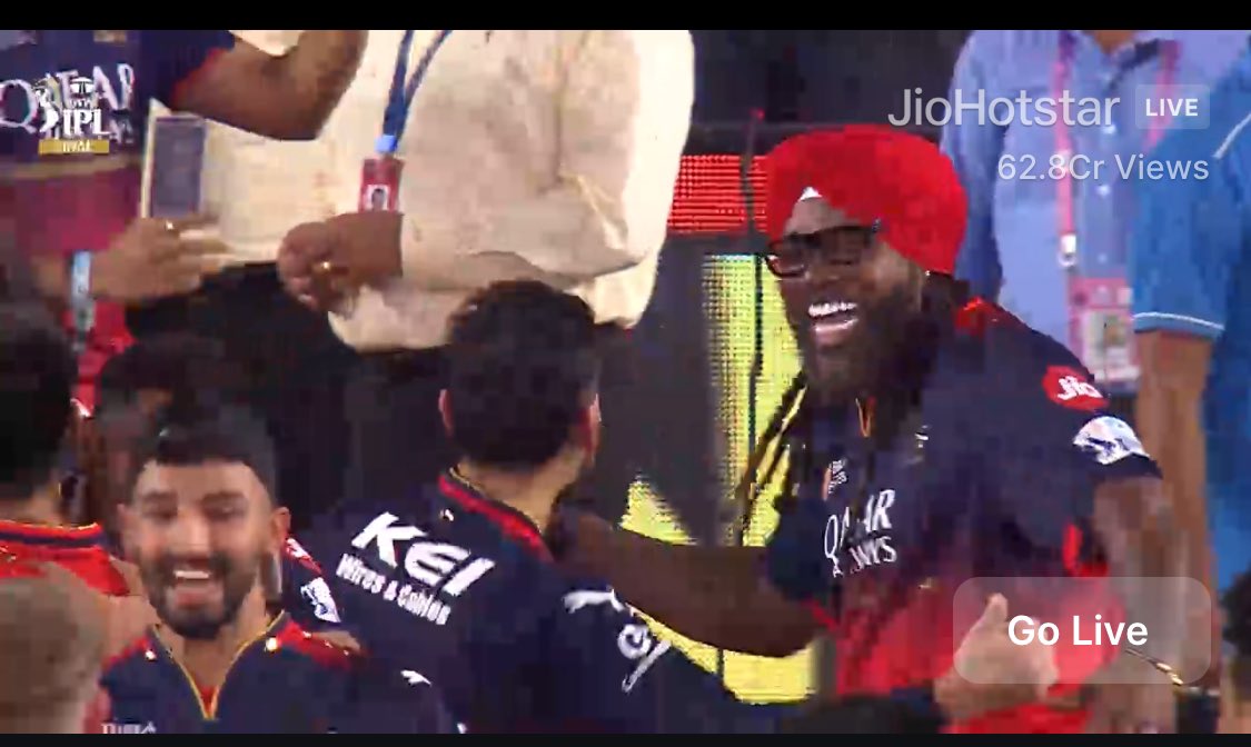 ca_jinendra's tweet photo. RCB is not just a team its an emotion. Finally for jersey number 18 in the 18th season ee sala cup namdu🏆🥹🥹

#KingKohli Mr. 360 Universe Boss

 #RCBvsPBKS https://t.co/coFXESqIS7