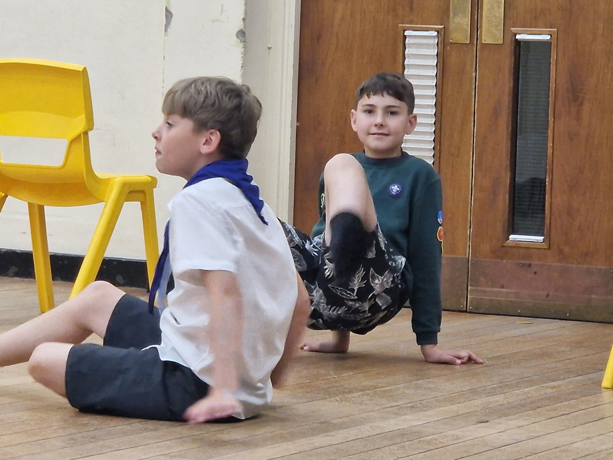 8thReigate's tweet image. Games tonight at cubs chosen by the cubs themselves and one of Akela's all-time favourites: hopping and barging!  @RAASchoolGatton @surreyscouts @RAACoCurriculum @ReigateScouts