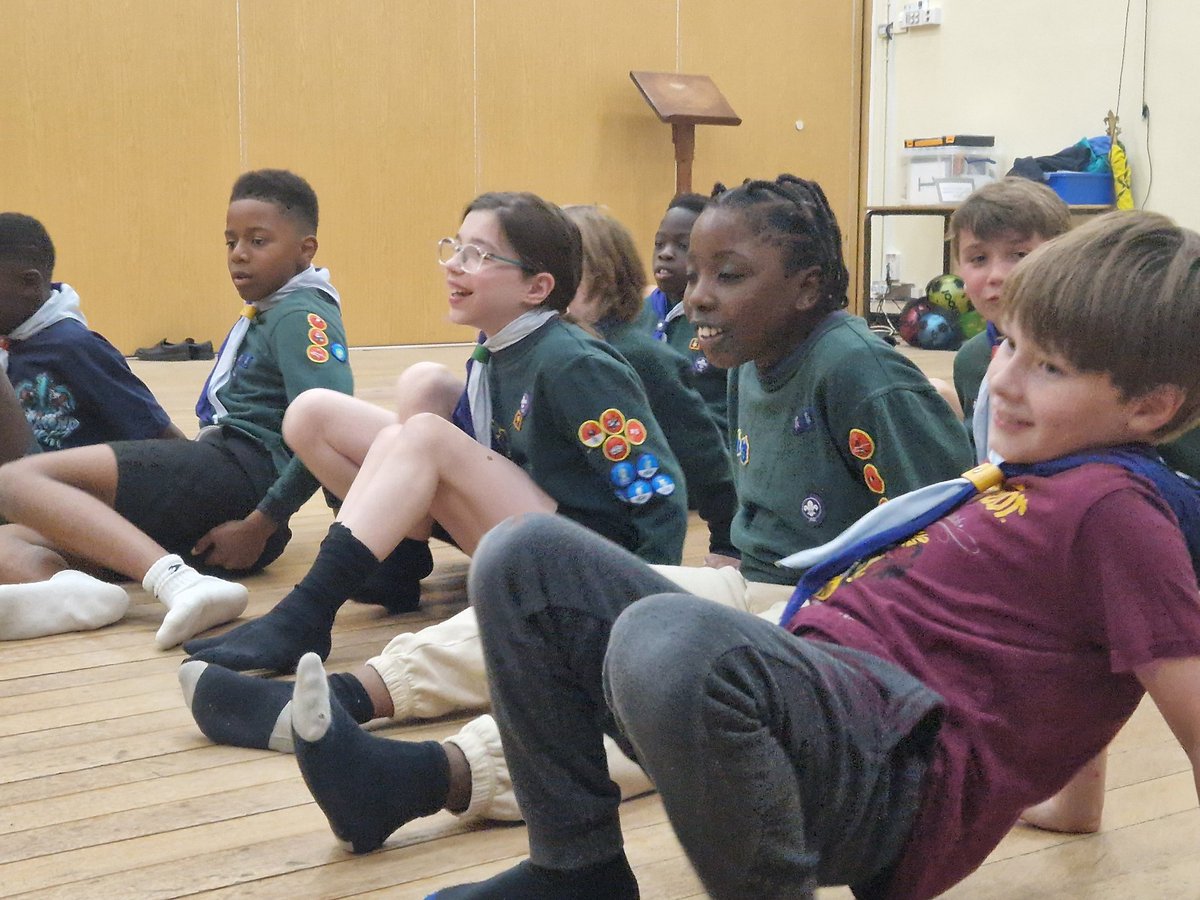 8thReigate's tweet image. Games tonight at cubs chosen by the cubs themselves and one of Akela's all-time favourites: hopping and barging!  @RAASchoolGatton @surreyscouts @RAACoCurriculum @ReigateScouts