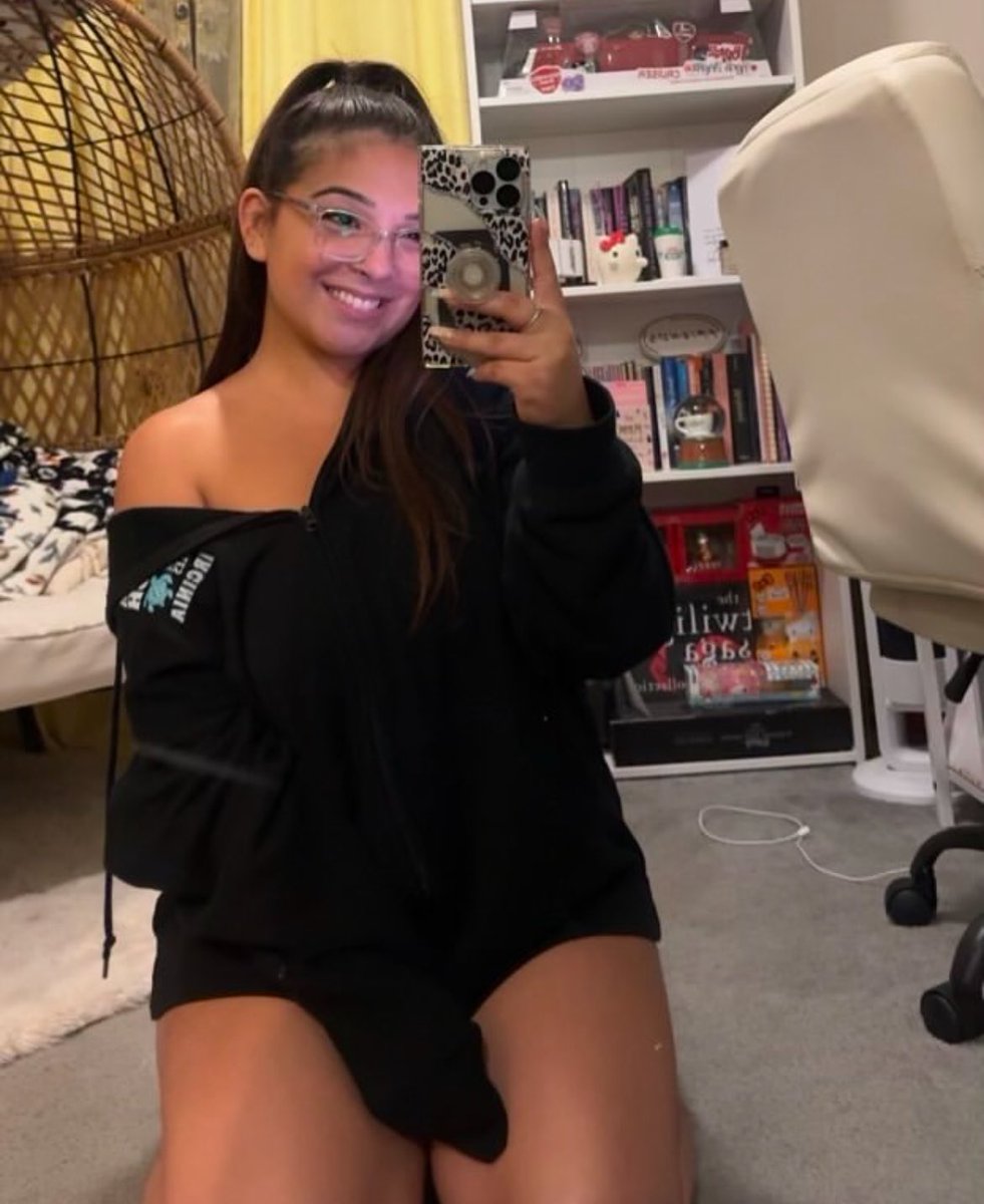 elizabeth tweet media