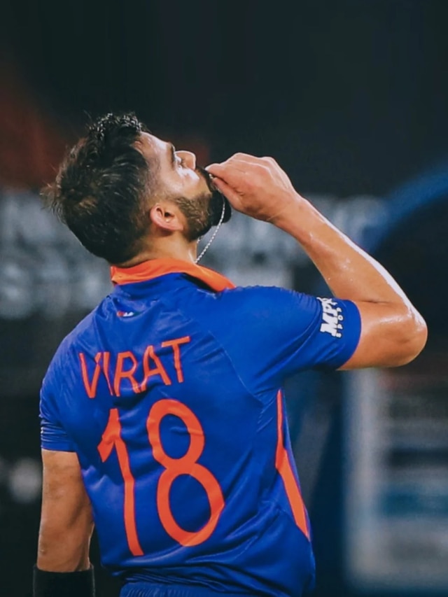 Virat Kohli says #EeSalaCupNamde after 18 years. It was destined to win after 18 years.🏆

#IPLFinal #RCBvsPBKS #ViratKohli𓃵